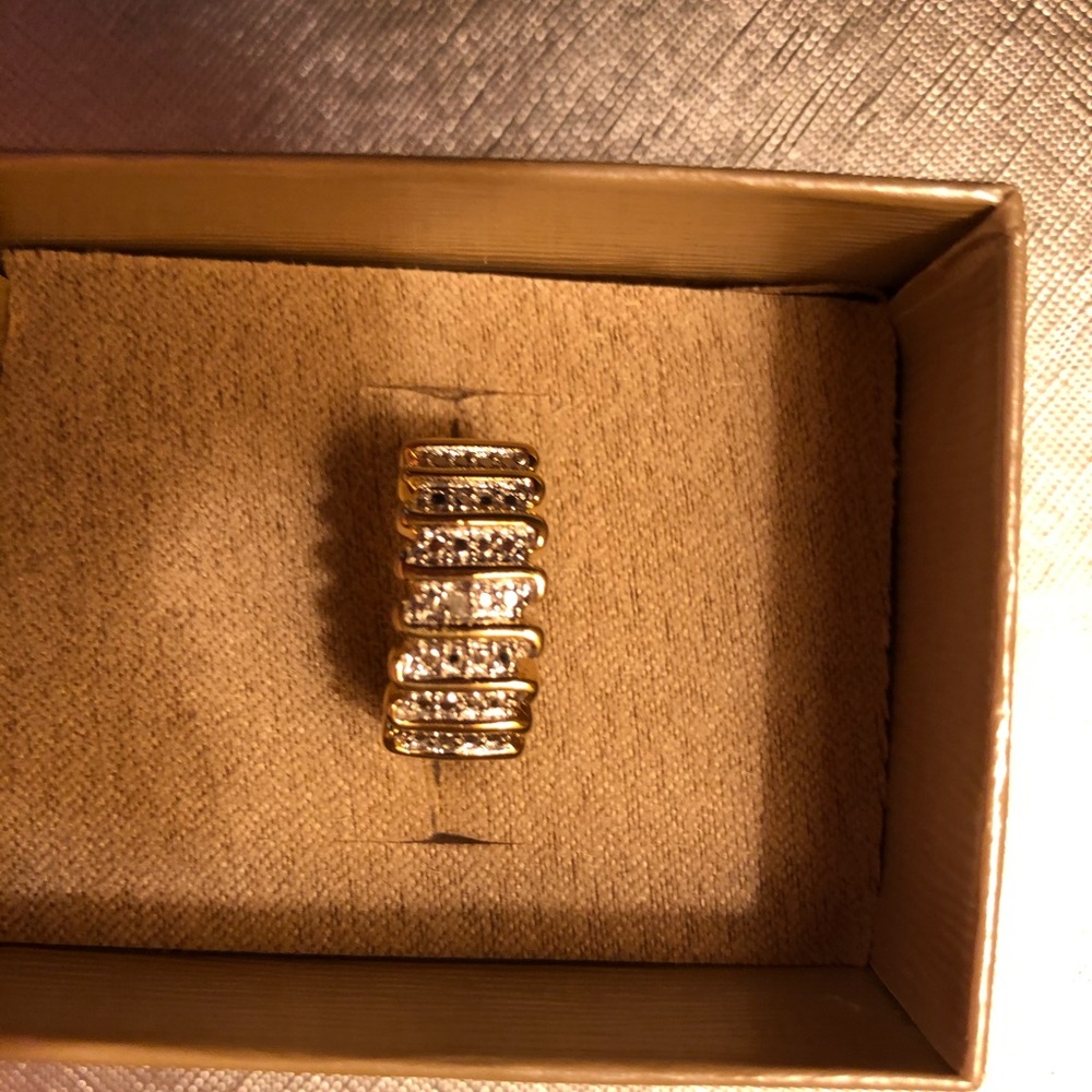 Ladies ring.